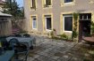 Appartement Vente à Ars-sur-Moselle - 144 000 € ARS SUR MOSELLE: 144 000 € FAIDans une charmante petite copropriété, un appartement entièrement rénové avec 2 chambres avec dressing, séjour ouvert sur cuisine équipée,terrasse, place de parking et un cellier. Proche de toutes les commoditéeschauffage gaz ind. DPE en cours, faible chargesTEL: 06 89 42 65 79 Ref agence :2284378