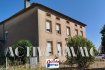 Appartement Fontoy 2 pièce(s) 81.55 m2 + Garage. À 15km de la frontière luxembourgeoise !
Devenez l'heureux propriétaire de ce vaste appartement en rez-de -chaussée de cet immeuble de caractère composé de 4 appartements, au coeur de la commune de Fontoy.
Vous y trouverez toutes les commodités et infrastructures nécessaires tout en bénéficiant d'un cadre de vie calme et agréable ...voir pittoresque !

Disposant d'une entrée indépendante, cet appartement vous séduira par ses grands volumes.
L'entrée individuelle dessert un séjour de plus de 26 m² et une cuisine attenante de plus de 20 m².
Cet appartement dispose d'une grande chambre d'environ 18m² ainsi que d'une salle d'eau avec WC.

Des travaux de rénovation sont à prévoir pour en faire un lieu de vie confortable à votre goût ou un joli produit d'investissement.

En complément de stationnements aisés aux alentours, un garage individuel fermé.

Les parties communes du bâtiment disposent d'une cave voûtée au sous-sol , d'un grenier dans les combles et de 2 espaces jardins.
Un syndic bénévole gère les dépenses de la copropriété ; les charges annuelles s'élèvent actuellement à 200€  (assurance du bâtiment). La taxe foncière est de 640€.

Double Vitrage PVC
Chaudière murale Gaz (environ 15 ans)
Diagnostic de performance énergétique :
DPE réalisé le 04/08/2026 : logement classé E (306kWh/m²/an) et E pour les émissions de gaz à effet de serre (67kg CO2/m²/an).
Montant estimé des dépenses annuelles d'énergie pour un usage standard : entre 2210 € et 3050€ par an. Prix moyens des énergies indexés sur les années 2021, 2022 et 2023 (abonnements compris).

Frais d'agence inclus, à la charge du vendeur.
À visiter sans tarder !
Véronique GONZALEZ
06 18 01 45 97

Copropriété de 4 lots - dont 4 lots habitation. (Pas de procédure en cours).
Charges annuelles : 200.00 euros.