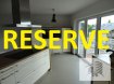 Maison Vente 5 chambres à Moutfort - 1 080 000 € Maison avec une surface totale de 270, dont 200 m2 habitable, composée comme suit:
Rez-de-chaussée : Hall d’entrée, garage pour 2 voitures, chaufferie/buanderie
1ier étage : Hall, cuisine équipée ouverte sur salon/living avec accès balcon, WC d’hôtes
2ième étage : Hall de nuit, 3 chambres, 1 salle de bain
3ième étage : Hall de nuit, 1 chambre avec un balcon et dressing, 1 bureau, 1 salle de bain
Extérieur : emplacements, terrasse et espace vert.
L’accès de la maison se fait par un chemin d’accès privé.
Bonne connexion au réseau de transports communs et des grands axes routiers.
Pour tous renseignements supplémentaires ou pour convenir un rendez-vous pour une visite, veuillez nous contacter au (+352) 691 400 705 ou par email : info@17b.lu