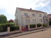 Maison Vente 3 chambres à Yutz - 315 675 € Maison Yutz 6 pièce(s) 133 m2 sur 3, 90 ares. EXCLUSIVITE : Maison jumelée située 26 rue Guynemer à Yutz. 130 m² habitables sur 3,90 ares, comprenant au rez de chaussée un bureau de 20 m² sur parquet, salon séjour de 35 m² parqueté, cuisine et wc. Au 1 er 3 chambres et salle de bains. Grenier . Sous sol complet ( garage , caves , buanderie). Jardin sur l'arrière . Quelques travaux à envisager (sdb, cuisine,). IMMODM 03 82 57 31 87