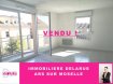 Appartement Vente 1 chambre à Ars-sur-Moselle - 109 000 € *** CE BIEN A ETE VENDU DERNIEREMENT EN 2020 ***Suite à cette transaction, nous recherchons un appartement équivalent sur le secteur de Ars sur Moselle, Jouy aux Arches, Corny et Novéant sur Moselle.N'hésitez pas à contacter notre agence pour offre au 03.87.18.57.63 ou 06.08.46.25.74L'IMMOBILIERE DELARUE votre agence de proximité vous propose en exclusivité ce vaste appartement de type F2 pour 57 m2 aux dimensions quasi d'un 3 pièces.Il est situé au 2ème et dernier étage d'une copropriété soignée et proche de toutes les commodités gare, bus, pharmacie, cinéma, boulangerie etc...En voici son descriptif:Une vaste entrée avec placard, toilette séparé, une cuisine semi équipée ouverte sur très bel espace de vie offrant un accès balcon de 5,40m², la partie nuit composée d'une chambre avec placard et une salle de bain attenante.La copropriété est sécurisée, vous achetez également une place de parking qui est accessible par un portail électrique.Charge: 100 euros|par mois, provision eau, entretien des communs, assurances etc..Nbre de lots: 321Taxe foncière 492 '.