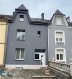 Belle maison rénovée avec soin ? beaux espaces intérieurs et extérieurs
Nous vous présentons cette belle maison rénovée avec soin et goût, offrant de généreux espaces de vie aussi bien à l'intérieur qu'à l'extérieur. Son agencement, son jardin et ses nombreuses pièces en font un bien particulièrement agréable à vivre.

Au rez-de-chaussée, vous découvrirez :
un hall d'entrée ;
un salon-salle à manger lumineux ;
une grande cuisine indépendante avec accès direct au jardin.

Au premier étage, la maison dispose de :
deux belles chambres à coucher d'environ 16 m² chacune ;
une salle de douche.

Au deuxième étage, vous trouverez :
trois chambres à coucher supplémentaires ;
un grenier offrant un espace de rangement pratique.

Le sous-sol constitue un véritable atout. Il comprend une grande cuisine d'été avec espace salon, une salle de douche, une buanderie ainsi qu'une chaufferie. Cet espace offre de nombreuses possibilités et se prête parfaitement aux moments conviviaux en famille ou entre amis.

À l'extérieur, vous profiterez d'un beau jardin ainsi que d'une grande terrasse, idéale pour les beaux jours et les repas en plein air.

La maison bénéficie également d'une nouvelle façade isolante et de vitrages triples partiels, contribuant au confort thermique du logement.

Aucun travaux à prévoir , stationnement  disponible devant la porte.

Une maison offrant de beaux volumes, de nombreuses chambres, un agréable espace extérieur et un sous-sol particulièrement fonctionnel, à découvrir sans tarder.
Pour toute demande de visite ou informations complémentaires, n'hésitez pas à nous contacter au 265341 ou directement notre agent Mme VAZ au 621 283 844 ou par mail au
 lisa.vaz@cl-immo.lu.
Les frais d'agence sont inclus dans le prix de vente et sont à charge du vendeur.