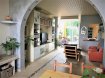 Maison Vente 5 chambres à Mouscron - 245 000 € MOUSCRON Proximité Gare Maison semi Bourgeoise. Coup de coeur pour cette superbe maison semi-bourgeoise, offrant de généreux volumes et beaucoup de charme ! Elle dispose d'une belle entrée avec escalier apparent, d'un grand séjour avec insert, d'une cuisine équipée, d'une cave, d'un cellier, de 4 grandes chambres, un bureau, 2 salles de bain, 2 wc et un spacieux grenier aménageable. Elle est équipée du tout à l'égout, du chauffage central au gaz, du double et triple vitrage, d'un adoucisseur d'eau, de persiennes électriques, et d'une citerne d'eau de pluie. Elle offre environ 180 m² de surface habitable et un joli jardin.