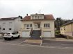 Maison Vente 4 chambres à Entrange - 372 600 € Maison Entrange 6 pièce(s) 126 m2. Maison individuelle située 5 rue de la Chapelle à ENTRANGE.RDC surélevé : une belle entrée, un salon séjour de plus 28 m² avec cheminée et balcon , une cuisine de 7 m², une véranda avec cheminée de 12 m², une chambre de 14,7 m², un WC individuel et une salle de douche.1er étage: 3 chambres de 10,5 m², 15 m² et 13 m² (19 m² au sol) , un WC et possibilité de salle de douche, un grenier de 6,76 m² .Le bien est bâti sur un terrain de 9 ares et complété par un sous-sol et 2 garages.Travaux à prévoir.IMMO DM: 03.82.57.31.87