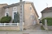 Maison Vente 2 chambres à Blénod-lès-Pont-à-Mousson - 178 500 € maison de ville proche gare de PAM.. Maison de ville sur sous-sol-complet : comprenant hall d'entrée avec placards, cuisine équipée, salon/séjour avec accès direct à une véranda, bureau, WC. A l'étage 2 chambres, WC. Garage 2VL, buanderie, chaufferie avec chaudière à condensation et chauffe-eau thermodynamique.Clim réversible sur tout la maison. Terrain de 1150m2 avec terrasse couverte et deux dépendances.