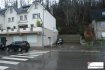 Maison individuelle Vente 4 chambres à Echternach - 1 250 000 € Immo Excellence vous propose en exclusivité ce joli bâtiment d'une surface totale de 342 m2, se composant comme suit : Au rez-de-chaussée vous trouvez : Un spacieux hall d'entrée, plusieurs toilettes, ainsi qu'un grand garage ( 55.86 m2 ) pour deux voitures. Au 1er étage vous trouvez : Un double séjour, une moderne cuisine équipée et ouverte avec accès sur un grand balcon offrant une magnifique vue dégagée sur la Sûre, un hall , un débarras, un bureau, une cour couverte à l'arrière du bâtiment, ainsi que deux pièces supplémentaires. Au 2ème étage vous trouvez : Un hall, quatre grandes chambres-à-coucher dont une avec accès direct vers une salle-de-bain ( suite parentale ). Au 3ème étage vous trouvez une grande surface d'environ 80 m2 aménagé en plusieurs pièces.
A l'extérieur vous disposez de quatre emplacements pour voitures ainsi que d'un terrain de 6.70 ares !!
Il existe également la possibilité de transformer la surface entière en bureaux.
Idéale pour cabinet médical, cabinet d'avocats, ou autres professions libérales.
Ref agence :3426581
