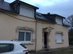 Maison Vente 2 chambres à Vaas - 118 800 € . Venez découvrir cette maison d'habitation d'une surface habitable de 105 m2 comprenant : ,au rez-de-chaussée : une entrée, un séjour avec cheminée, une cuisine aménagée et équipée, un dégagement, une chambre, une salle d'eau et un WC. ,à l'étage mansardé : une petite pièce palière, deux chambres avec dressing et une pièce destinée à une salle d'eau. , ,En extérieur : une cave avec une partie chaufferie, un garage et un atelier attenant mais non communiquant, et un préau sur l'avant. Vous trouverez également un jardin à l'arrière de la maison et un verger de l'autre côté. , ,Chauffage central au fuel.