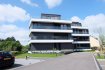 Appartement Location 1 chambre à Strassen - 1 650 € STRASSEN
Résidence VAUBAN, route d’Arlon, proche des autoroutes, commerces, arrêt de bus, dans résidence de 2019 de haut standing, splendide appartement très lumineux au premier étage avec ascenseur, de 60 m2 habitable + 12,42 m2 de terrasse à l’arrière du bâtiment au sud et comprenant : living avec accès terrasse, belle cuisine équipée moderne avec plan de travail en granit, électroménager BOSCH, frigo, congélateur, lave-vaisselle, four, plaques vitrocéramiques, chambre à coucher avec parquet au sol, salle de douche avec douche à l’italienne, branchement pour lave-linge, une place de parking au premier sous-sol, numéro 23, une grande cave numéro 094.
Immeuble à basse énergie, triples vitrages, volets électriques, chauffage au sol, luminaires partout. Libre de suite
Frais d'agence : un mois de loyer + TVA à charge du locataire
Contact et visites : Rosalba MAITRE téléphone : 691 550 189
email: rosalba@parkagence.lu