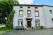Maison Vente 3 chambres à Téterchen - 66 000 € TETERCHEN. Venez découvrir cette grande maison de village à rénover qui se compose au rez de chaussée d'une cuisine, d'une salle à manger, un séjour avec cheminée, buanderie cave, cellier et WC. L'étage se compose d'un dégagement donnant accès à 3 chambres, salle de douche, bureau et spacieux grenier aménageable. Une cours avec dépendance et jardin complète cette maison sur 7 ares 63.