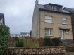 Maison individuelle Vente 3 chambres à Bascharage - 950 000 € MAISON individuelle qui se compose comme suit:
Rdch: Hall d'entrée, Living, Cuisine équipée, W.C. séparé, Terrasse, Jardin;
1er étage: Palier, 3 chambres à coucher, Salle de douche;
2ème étage: grand Grenier aménageable;
Sous-Sol: Chaufferie (Gaz), Cave, Buanderie, Garage pour 1 voiture.
Dalles en béton. Double vitrage.