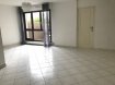Appartement Location 1 chambre à Metz - 470 € RARE F2 AVEC TERRASSE ET PARKING. METZ CENTRE, proximité théatre, rue des Bénédictins. Appartement en rez-de-chaussée de typer F2 comprenant une entrée avec placard, une cuisine meublée avec débarras,un séjour avec accès terrasse privative, une chambre et une salle de bains. Il dispose également d'une place de parking privative en sous-sol et d'une cave. Disponible de suite. A VOIR ! LOYER :470euros; + 100euros; (chauffage, eau, communs, TOM) AGENCE VENNER IMMOBILIER 03 87 63 60 09