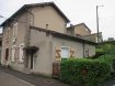Maison Vente 2 chambres à Moutiers - 45 000 € A voir sans tarder, maison jumelée F4 offrant hall d'entrée, cuisine, salon-séjour, salle d'eau, wc, à l'étage, deux chambres, combles aménageables, cave, dépendance le tout sur un terrain clos de 1,78 ares Honoraires inclus: 11 % (charge vendeur) AGORA BRIEY