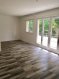 Appartement Vente 2 chambres à Saint-Avold - 59 000 € Appartement de 76 m² en rez de jardin comprenant un salon, une salle à manger, une cuisine, 2 chambres, une salle de bains, un cellier et un balcon.
Cave
Chauffage collectif