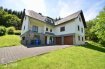 Maison Vente 5 chambres à Clervaux - 949 000 € L'agence immobilière Christine SIMON vous présente en exclusivité cette très belle maison construite en 1992 et implantée sur un terrain de 18,58 ares.Surface habitable 251,20 m2 et la surface utile 384 m2.Elle se compose comme suit:Au rez-de-chaussée 132,90 m2:Hall d'entrée, garage pour deux voitures, grande pièce d'env. 26,60 m2 avec salle de douche attenante idéal pour salle de sport ou chambre, une buanderie de 11,60 m2, chaufferie 10 m2, réserve 14,80 m2 cave à vin de 8,80 m2.Au premier étage 133,40 m2:Hall d'accueil d'env. 20 m2, salon avec cheminée à feu de bois, salle à manger et cuisine équipée ouverte et un débarras, 62 m2 le tout, avec accès vers la veranda d'env. 40 m2, terrasse d'env. 23,50 m2 et le jardin , une chambre à coucher avec dressing entièrement rénovée sols et murs et une salle de bain.Au deuxième étage 118,20 m2:Hall de passage et hall de nuit , trois chambres à coucher d'env. (20 m2, 22 m2, 16m2), espace bureau d'env. 24 m2 salle de douche et un débarras.Chaudière à mazout (fuel) de 1992, fenêtres en bois double vitrage 1992 et 2012, toiture 1992, appareils électroménagers de la cuisine marque Miele de 2017.La maison se trouve dans un bon état général et ne nécessite pas de gros travaux.Pour de plus amples renseignements ou une visite de la maison n'hésitez pas à nous contacter au numéro: 26 53 00 30 ou Gsm: 621189059 ou par mail au info@christinesimon.luNous sommes en permanence à la recherche des biens pour nos clients solvables, donc si vous désirez vendre ou louer appelez Christine SIMON.La commission de vente de 3% + TVA sont à charge du vendeur.