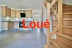 Duplex Location 2 chambres à Pissange - 1 790 € *LOUE*
***BIEN RARE & UNIQUE***
**BIEN NEUF / Première location !**
immohub, votre partenaire dans l’immobilier à Pissange vous propose à la location un Duplex se composant comme suit:
DUPLEX 80 m2 au RDC + 1er étage dans un corps de ferme complètement rénové et restauré.
RDC
-Hall d’entrée avec placard intégré 1,80 m2
-WC séparé 2,15 m2
-Cuisine équipée 14,50 m2 avec sortie à la terrasse de 20 m2 avec une vue dégagée imprenable sur les champs
-Living 18,50 m2
R+1
-Hall de nuit 3,50 m2
-Chambre I 15 m2
-Chambre II 11,50 m2
-Salle de douche ( WC, lavabo double vasque, douche) 5,30 m2
-Le bien se complète par une cave privative ainsi que 2 emplacements extérieurs
Détails:
Chauffage au gaz
Triple vitrage / Chassis en bois / Volets PVC électriques
Finitions haut de gamme
Charges forfaitaires 250 €
Loyer = 1790 €
Garantie = 2 mois de loyers
Commission d’agence = 1 mois de loyer +TVA à la charge du locataire
Cordialement,
Romain & Philippe HUBERTY
immohub SARL