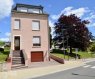 Maison Vente 4 chambres à Steinsel - 945 000 € -- FR --
L'Agence immobilière Christine Simon vous présente en exclusivité
Maison individuelle, libre de 4 côtés dans la Commune de Steinsel, sur un terrain de
04 ares et 68 centiares.
La propriété, d'une surface totale (utile avec sous-sol, garage et buanderie, combles et grenier) d'env. 200 m2, et d'une surface habitable d'env. 122 m2, le grenier pourrait être entièrement aménagé en chambre ou en bureau, il dispose des grandes fenêtres.
La surface habitable est répartie sur trois étages (rez-de-chaussée, premier étage et 2e étage).
La maison est construite de façon traditionnelle en béton, dalles entre les étages en bois, escaliers qui séparent les étages en bois massif, façade non isolée, fenêtres double vitrage en PVC de 1998, chauffage à radiateur, chaudière à mazout de 2003 (Buderus), volets manuel une toiture refaite il y a environ 20 ans, isolée et couverte de l'ardoise, un jardin entièrement clos comme les alentours sont également dans un excellents états.
L'année de construction de la maison est 1925-1930. Le jardin et la terrasse sont orientés plein sud. Passeport énergétique en cours de réalisation.
La maison se compose comme suit :
Au sous-sol :
Garage pour une voiture (30 m2), buanderie et cave, montée vers la maison.
Au rez-de-chaussée : Hall d'entrée, salle de bains avec baignoire, toilette, bidet, lavabo et une fenêtre (7,50 m2), un salon indépendant (20 m2), cuisine équipée indépendante (17,50 m2) avec un accès vers la terrasse d'env. 40 m2 et le jardin.
Au 1er étage : Hall d'accueil avec armoire de rangement 3 chambres à coucher, dont deux communicantes (17,40, 14,80 et 10,52 m2)
Combles: hall, chambre à coucher (12,50 m2) et un grenier aménageable de 30 m2, sous toiture uniquement profitable pour du rangement.
Sur base de l'aspect extérieur et intérieur de la maison, elle se trouve dans un très bon état habitable et très soigné, elle nécessite quelques travaux de modernisation.
Les extérieurs sont propres et soignés pas de travaux à prévoir.
Pour une visite n'hésitez pas à me contacter au numéro 621 189 05.
Ref agence :5339014