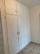 Appartement Vente 3 chambres à Thionville-Centre Ville - 220 500 € Bel appartement situé à proximité du centre ville au 4eme étage et dernier d'une petite copropriété comprenant une entrée avec deux placards, séjour double avec accès balcon (exposé Sud - Ouest ), cuisine équipée avec loggia fermée, salle de bains avec baignoire, wc et trois chambres .
Double vitrage PVC récent, chaudière gaz condensation neuve etc ...
Cave privative et garage privatif .
Pas de travaux à prévoir