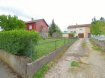Maison Vente 3 chambres à Neufchef - 209 000 € Maison Neufchef (57700) 5 pièce(s) 97 m2 sous-sol complet sur 13a57ca. Très au calme,Maison jumelée d'environ 99m² habitables offrant:-En rdc: cuisine équipée ouvrant sur terrasse de 30m², salon-séjour de avec insert , salle de bains tout confort avec douche et baignoire, wc, 1 chambre.-Au 1er: 2 chambres sous combles de 10.5m² (carrez).sous sol complet 2 garages dont 1 de 30m², place de parking devant la maison(2-3 véhicules).DV bois avec volet roulant, isolation extérieur(5cm), chaudière gaz et chauffage bois, panneaux solaire en place (à activer)vaste terrain de 13ares57 ,extension possible, accès sur l'arrièreMr Antonoff: 06-52-83-85-07
