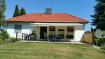 Bungalow Vente 3 chambres à Beaufort - 890 000 € Bungalow
Surface habitable: +- 130 m2
Terrain de 21,65 ares (constructible)
Sous-sol et fondations construction traditionnelle
Rez de chaussée :
Hall d'entrée
Vestiaire
Débarras
Hall avec accès vers le sous-sol
Grand living-salle à manger avec cheminée ouverte, sortie vers la terrasse et le jardin
Salle de bains (baignoire, WC, lavabo)
2 chambres à coucher
Sous-sol :
Hall
Salle de douche (douche, lavabo, WC)
Grande chambre à coucher
Buanderie/ réserve
Grand garage avec chaufferie mazout BUDERUS avec boiler eau chaude et coin atelier
Très beau jardin aménagé avec coin repos, potager et pelouse
Grand abris de jardin +- 30 m2
Débarras en dessous de la terrasse
Petit abris
Car Port
Double vitrage, partiellement avec moustiquaires
Nouvelle porte d'entrée
Pass énergétique en préparation