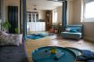 Appartement Vente 1 chambre à Mulhouse - 117 700 € Appartement F3 lumineux à Mulhouse Dornach. Situé au cœur du quartier calme et recherché de Dornach, découvrez ce charmant F3 de 60m², niché au 3e et dernier étage d’un immeuble de caractère.
L’appartement se compose de :
-1 entrée accueillante
-1 salon-séjour spacieux et baigné de lumière
-1 cuisine équipée fonctionnelle
-1 chambre / Possibilité de créer 2 chambres
-1 salle de bains moderne carrelé
En complément, vous bénéficierez de plusieurs espaces pratiques et appréciables :
1 buanderie, 1 cave privative
1 jardin commun avec un espace individuel pour profiter des beaux jours.
Chauffage individuel au gaz
AVIS MATT IMMO: Emplacement idéal : à deux pas des écoles, des commerces, et des transports, dans un environnement paisible.
Un bien parfait pour un premier achat ou un investissement locatif.