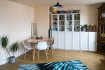 Appartement Vente 1 chambre à Mulhouse - 117 700 € Appartement F3 lumineux à Mulhouse Dornach. Situé au cœur du quartier calme et recherché de Dornach, découvrez ce charmant F3 de 60m², niché au 3e et dernier étage d’un immeuble de caractère.
L’appartement se compose de :
-1 entrée accueillante
-1 salon-séjour spacieux et baigné de lumière
-1 cuisine équipée fonctionnelle
-1 chambre / Possibilité de créer 2 chambres
-1 salle de bains moderne carrelé
En complément, vous bénéficierez de plusieurs espaces pratiques et appréciables :
1 buanderie, 1 cave privative
1 jardin commun avec un espace individuel pour profiter des beaux jours.
Chauffage individuel au gaz
DPE Calsse D
AVIS MATT IMMO: Emplacement idéal : à deux pas des écoles, des commerces, et des transports, dans un environnement paisible.
Un bien parfait pour un premier achat ou un investissement locatif.
Bien LIBRE