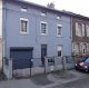 Maison Vente 5 chambres à Moyeuvre-Grande - 158 000 € Sur terrain de 5.05 ares, maison de ville de 247m² habitables, composée de 2 appartements avec garage.
Au rez de chaussée : un appartement en bon état de type F2 de 67,59m², composé d'une cuisine, salle à manger, salon, chambre et salle de bains avec toilettes, actuellement loué 440 ' | mois (fin de bail initial Mars 2021). Double vitrage PVC, volets roulants, chauffage individuel GAZ, électricité aux normes (attestation).
Au 1er étage : un appartement type F6 en duplex de 157,44m², prêt à décorer (entièrement détapissé), composé d'une entrée, salon, salle à manger, cuisine indépendante, 2 chambres, salle de bains avec toilettes, sous les combles aménagées : 2 chambres et un vaste espace (nombreuses possibilités).
Au sous-sol : 4 caves.
A l'extérieur : sur l'avant une cour et l'accès au garage fermé et sur l'arrière une terrasse et le jardin clos.
Double vitrage PVC, volets roulants, façade avant refaite en 2012, toiture tuiles entretenue.
Pour toutes informations complémentaires, n'hésitez pas à contacter nous contacter au 06.20.38.84.84.