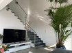 Maison Vente 3 chambres à Thionville-Guentrange - 480 000 € Belles prestations pour cette maison mitoyenne d'un côté située sur les hauteurs de Guentrange, entrée avec placard coulissant, double séjour de 41m2 avec cuisine ouverte équipée, accès terrasse et jardin par des baies vitrées alu à galandage, WC.
Au 1er 3 chambres spacieuses dont une avec salle d'eau (douche)équipées de placards, salle de bains avec baignoire et WC.
Double vitrage alus, chauffage gaz par le sol (chaudière De Dietrich neuve)
Garage avec porte motorisée et espace buanderie.
Aucun travaux à prévoir