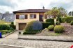 Maison individuelle Vente 2 chambres à Soleuvre - 939 000 € ***SOUS COMPROMIS***
*** REALISEZ VOTRE MAISON DE REVE ***
*** BIEN RARE *** FORT POTENTIEL ***
immohub, votre partenaire dans l’immobilier à Soleuvre, vous propose en exclusivité cette maison libre de 4 côtés sur un terrain de 9,15 ares avec un grand jardin arboré, exposition plein sud. Le bien se trouve dans une cité résidentielle sans trafic de passage.
La maison se présente comme suit:
RDC (hsp : 2,50 m)
-Hall d’entrée 7,00 m2
-Hall de nuit 4,20 m2
-Salle de bain 4,90 m2
-Double séjour 29,00 m2
-Cuisine équipée indépendante 12,40 m2
-Chambre I 16, 35 m2
-Chambre II 12,20 m2
-Débarras 0,50 m2
R-1 (hsp: 2,30m)
Hall d’escalier 12,00 m2
Garage partie I 14,30 m2
Garage partie II (sortie par cage d’escalier au jardin) 13,80 m2
Local technique avec buanderie et douche 21 m2
Salle de projection 8,70 m2
Atelier 23,20 m2
Extérieur
Terrasse et Jardin plein sud 650 m2
Abris jardin sur dalle en béton
Annexe:
Cinéma privé (10,51m x 5,68 m) se composant comme suit:
-Entrée 3,60 m2
-Salle de projection 9,60 m2
-Salle de cinéma 35,00 m2
Détails
21 sièges
Ecran 5,00 m x 2,00 m
Dalle en béton
Double vitrage / Chassis PVC / Volets manuels
Radiateurs électriques
Circuit électrique séparé