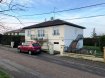 Maison Vente 3 chambres à Thiaucourt-Regniéville - 158 000 € A voir rapidement. Joli pavillon sur sous complet edifié sur une parcelle de 5 ares 89 comprenant trois chambres principales, une cuisine, un salon séjour et une salle d'eau. Travaux de rénovation récente (tableau electrique et menuiserie). Grand garage avec chaufferie et cave. Agréable jardin clos et arboré sur les quatre cotés de la maison.