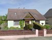Maison Location 5 chambres à Illkirch-Graffenstaden - 1 450 € c.c. Illkirch - quartier calme et résidentiel
Maison 5-6 pièces - refaite à neuf - avec jardin
Rez-de-chaussée : Entrée, séjour avec cheminée, bureau, très grande cuisine équipée avec coin repas, une chambre, salle de bains, wc séparé.
1 er étage : palier aménageable, 2 chambres enfants, une chambre parents avec coin dressing, dégagement, salle de douche, wc séparé.
Deux places de parking
Jardin.