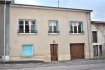 Maison Vente 4 chambres à Manonville - 129 000 € Maison de village avec de beaux volumes.. Maison de village comprenant : Hall d'entrée, cuisine équipée, vaste salon/séjour en accès direct à une terrasse de 23m2, 4 chambres dont une avec une salle d'eau, WC, salle de bains. Chaufferie, 2 garages et jardin sur l'arrière de la maison. Parfait état à découvrir sans tarder.