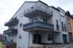 Appartement Vente 2 chambres à Differdange - 549 000 € New Keys vous propose ce bel appartement de 2 chambres avec 2 garages !
ils 'agit d'un appartement en rez-de-chaussée d'environ 65m2, au sein d'une petite copropriété datant de 2006. Le bien se présente de la manière suivante :
- Hall d'entrée
- Cuisine équipée ouverte
- Séjour avec accès à deux balcon ( 7.50 et 4,50m2)
- WC séparé
- Salle de bains avec douche et baignoire
- 2 chambre à coucher (14m2 et 8m2) avec balcon
Pour compléter le bien :
- Deux Garages
- Un Parking
- Une cave à titre privative
- Une buanderie commune
N'hésitez pas à nous contacter au 352 27 99 86 23 ou par mail info@newkeys.lu pour plus d'informations.
Nous recherchons en permanence pour la vente et pour la location, des appartements, maisons, terrains à bâtir pour notre clientèle déjà existante.
N'hésitez pas à nous contacter si vous avez un bien pour la vente ou la location.
Estimation gratuite.
COVID: Pour votre sécurité, nos visites sont effectuées avec des masques.
Les prix s'entendent frais d'agence inclus dans le prix et payable par le vendeur.
Ref agence : 5003487