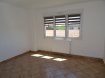 Appartement Vente 3 chambres à Essey-lès-Nancy - 129 000 € ESSEY LES NANCY, Beau et Grand F 4. ESSEY LES NANCY, dans impasse privée , au calme, proche tous commerces et transports (bus, Tram....), petite copropriété de cinq appartements, au 1ER étage, Bel appartement F 4, grande cuisine aménagée, beau salon, trois chambres spacieuses, salle de bains, wc, bien distribué, entièrement carrelé, toutes les peintures sont neuves, chauffage individuel au gaz, A SAISIR : 129 000 euros AGENCE KLAA 8 rue Girardet NANCY 03 83 97 01 78 ou 06 80 44 77 95
