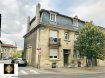 Immeuble de rapport Vente à Jarny - 169 000 € JARNY- Immeuble avec 2 appartements garage jardin. Réaliser un investissement locatif ou acquérir sa résidence principale ? Et pourquoi pas les 2 ? Un bel immeuble avec 2 entrées indépendantes, d'une superficie totale de 315 m² bâtie sur 5a07 de terrain, composé comme suit: Au rez-de-chaussée: un appartement de 80 m² actuellement loué. R+1: Un très bel appartement rénové, sur parquet, qui offre un salon séjour avec accès balcon, une cuisine ouverte équipée et meublée, une salle de bain avec douche + baignoire, 2 chambres, un bureau, un w.-c séparé . R+2: Des combles avec une belle hauteur sous plafond à aménager selon vos besoins. Annexes: caves, un grand garage pour 2 véhicules avec porte motorisée, un jardin .Prix frais d'agence inclus charge vendeur : 169 000€