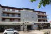 Appartement Location 2 chambres à Yutz - 860 € YUTZ - Appartement - 4 pièces - 88 m2. Au sein d'une résidence récente et très bien entretenue, profitez du confort de cet appartement lumineux situé au 1er étage avec ascenseur, vous offrant : 1 cuisine moderne et entièrement équipée ouvrant sur un séjour de plus de 31 m2, 2 chambres avec rangements, 1 bureau, 1 salle de bain, 1 buanderie et toilettes séparés.Le plus de cet appartement : toutes les pièces principales ont un accès direct à une magnifique terrasse de plus de 35 m2 exposée Sud Ouest, sans vis à vis !Un garage est également à disposition.Situé au coeur de la ville, cet appartement vous permet de bénéficier de toutes les commodités (commerces, services et écoles), d'être à proximité de l'accès autoroutier et de la gare de Thionville.Disponibilité : 01/10/2017Copropriété de 60 lots Charges annuelles : 130 euros.