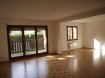 Appartement Location 2 chambres à Hésingue - 770 € F3-4 à louer à Hésingue. Au rez de chaussée surelevé d'une petite copropriété calme de Hésingue, ce grand et lumineux F3-4 de 95 m2 entièrement refait à neuf comprend: une entrée avec vestiaire, une cuisine entièrement équipée neuve avec balcon, un cellier avec placards attenant à la cuisine, un salon-séjour en parquet massif très lumineux avec balcon, 2 chambres, une salle de bain avec douche et baignoire, WC séparés. Cave avec emplacement prévu pour lave-linge, garage individuel fermé. Chauffage individuel électrique. Disponible de suite.