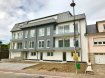 Duplex Location 3 chambres à Bertrange - 2 700 € RESIDENCE CONSORTS REUTER
13, rue de Mamer L-8081 Bertrange
Vous recherchez à louer votre coup de coeur situé à quelques kilomètres du centre de Luxembourg, dans une habitation chaleureuse, familiale, mais à la fois parfaitement conçue pour vous permettre une qualité de vie optimale toute au long de l’année ?
LivingForm Real Estate vous propose en exclusivité dix appartements futurement achevés, situés dans la rue de Mamer à Bertrange (Commune de Bertrange) proche des commerces et des accès aux transports publics.
Chaque appartement est loué avec terrasses/balcons, un à deux emplacement(s) et une cave privative, le tout inclus dans le prix de location.
Pour de plus amples informations et pour la visite des lieux avec un de nos conseillers Immobiliers, n’hésitez pas à introduire votre demande par mail sur info@livingform.lu
Disponibilité : septembre 2017
www.livingform.lu