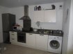 Appartement Location 1 chambre à Terville - 620 € c.c. TERVILLE: Dans résidence bel appt de type F2 (49m²) au rez de chaussée surélevé comprenant 1 couloir d'entrée avec placard, 1 cuisine équipée ouverte sur salon, 1 chambre, 1 salle de douche équipée, 1 wc séparé, chauffage gaz individuel, double vitrage + 1 place de parking privée.
Loyer: 570€ Charges: 50€
Dispo de suite.
Honoraires Agence: 456€
Ref agence : 103246