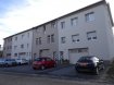 Appartement Location 1 chambre à Luxembourg-Kirchberg - 1 560 € Text français ci-dessous. English translation below
Das Appartement befindet sich in sehr ruhiger und zentraler Lage in Kirchberg, unweit der Europäischen Institutionen. Es ist mit hochwertigen Möbeln ausgestattet .
Das Appartement liegt in einer sehr ruhigen Sackgasse nur einige Schritte von dem Batiment Jean Monnet entfernt.
Es umfasst 1 Schlafzimmer, ein Badezimmer mit Dusche, eine offene, moderne Küche, sowie Wohn/Esszimmer . Die Wohnung hat eine eigene Gasheizung für Warmwasser und Heizung. Im Eingangsflur gibt es ein Videophone. Vor der Residenz stehen Parkplätze nur für die Bewohner zur Verfügung. Hinter dem Gebäude liegt ein gemeinschaftlicher Garten mit Sitzgelegenheiten für alle Mieter. Eine Garage oder Stellplatz im Inneren kann für 125 Euro gemietet werden
Die meisten Institutionen des Kirchbergs sind in wenigen Minuten erreichbar, die Bushaltestelle