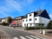 Appartement Vente 2 chambres à Limpach - 830 000 € Appartement familial spacieux à vendre – 96,27 m² – 1er étage avec balcon – Limpach (Commune de Reckange-sur-Mess)
Immo Losch vous propose ce bel appartement lumineux de 96,27 m², situé au premier étage d’une résidence soignée à Limpach, un charmant village de la commune de Reckange-sur-Mess. Ce bien est parfaitement adapté à une famille à la recherche d’un cadre de vie paisible et confortable, tout en restant proche des commodités.
Disposition de l’appartement :
- Hall d’entrée accueillant
- Grand séjour avec espace salon, salle à manger et cuisine ouverte, idéal pour les moments en famille
- Deux chambres spacieuses et lumineuses
- Salle de bains avec baignoire
- WC séparé
- Débarras pratique pour le rangement
- Balcon agréable avec vue dégagée
- Cave privative avec buanderie intégrée
- Un car-port privatif et un emplacement de parking extérieur
Environnement et confort de vie :
L’appartement se trouve dans une résidence bien entretenue, avec un jardin commun, parfait pour les enfants. Le logement bénéficie de beaux volumes, d’une excellente luminosité et d’un agencement fonctionnel pensé pour le quotidien d’une famille.
À propos de Limpach :
Limpach est un village calme et verdoyant, situé dans la commune de Reckange-sur-Mess. Il offre un cadre de vie paisible, entouré de nature, avec de nombreux sentiers de promenade et une atmosphère conviviale. Les écoles, infrastructures sportives et commerces sont accessibles à quelques minutes, et les connexions vers Luxembourg-ville sont rapides grâce aux axes routiers à proximité.
Pourquoi cet appartement est idéal pour une famille :
Espaces généreux et lumineux
Quartier calme et sécurisé
Présence d’un balcon et d’un jardin commun
Buanderie et espaces de rangement
Deux places de stationnement
Résidence familiale à taille humaine
Disponible pour janvier 2026
Intéressé(e) ?
Pour plus d’informations ou pour organiser une visite, n’hésitez pas à nous contacter :
Téléphone : +352 26 53 26 11
Email : info@immolosch.lu
----------
Geräumige Familienwohnung zu verkaufen - 96,27 m² - 1. Stock mit Balkon - Limpach (Commune de Reckange-sur-Mess)
Immo Losch bietet Ihnen diese schöne, helle Wohnung mit 96,27 m² im ersten Stock einer gepflegten Residenz in Limpach, einem charmanten Dorf der Gemeinde Reckange-sur-Mess. Diese Immobilie eignet sich perfekt für eine Familie, die auf der Suche nach einem ruhigen und komfortablen Lebensumfeld ist, aber dennoch nicht weit von den Annehmlichkeiten entfernt sein möchte.
Layout der Wohnung :
- Einladende Eingangshalle
- Großes Wohnzimmer mit Sitzecke, Essbereich und offener Küche, ideal für Familienmomente
- Zwei geräumige und helle Schlafzimmer
- Badezimmer mit Badewanne
- Separates WC
- Praktischer Abstellraum
- Angenehmer Balkon mit freiem Blick
- Privater Keller mit integrierter Waschküche
- Privater Carport und Außenstellplatz
Umgebung und Wohnkomfort :
Die Wohnung befindet sich in einer gepflegten Wohnanlage mit einem Gemeinschaftsgarten, der perfekt für Kinder geeignet ist. Die Wohnung profitiert von schönen Volumen, einer ausgezeichneten Helligkeit und einer funktionellen Aufteilung, die für den Alltag einer Familie gedacht ist.
Über Limpach :
Limpach ist ein ruhiges und grünes Dorf, das in der Gemeinde Reckange-sur-Mess liegt. Es bietet einen ruhigen Lebensraum, umgeben von Natur, mit zahlreichen Wanderwegen und einer freundlichen Atmosphäre. Schulen, Sporteinrichtungen und Einkaufsmöglichkeiten sind in wenigen Minuten erreichbar und die Verbindungen nach Luxemburg-Stadt sind dank der nahegelegenen Straßen schnell.
Warum diese Wohnung ideal für eine Familie ist :
Großzügige und helle Räume
Ruhiges und sicheres Viertel
Vorhandensein eines Balkons und eines Gemeinschaftsgartens
Waschküche und Abstellräume
Zwei Parkplätze
Familienresidenz in menschlicher Größe
Verfügbar ab Januar 2026
Sind Sie interessiert?
Für weitere Informationen oder um einen Besichtigungstermin zu vereinbaren, kontaktieren Sie uns bitte :
Telefon: +352 26 53 26 11
E-Mail: info@immolosch.lu
----------
Spacious family apartment for sale - 96.27 m² - 1st floor with balcony - Limpach (Commune de Reckange-sur-Mess)
Immo Losch offers you this beautiful, bright 96.27 m² apartment on the second floor of a well-kept residence in Limpach, a charming village in the municipality of Reckange-sur-Mess. This property is ideally suited to a family looking for a peaceful and comfortable living environment, yet close to all amenities.
Apartment layout:
- Welcoming entrance hall
- Large living room with lounge, dining area and open kitchen, ideal for family gatherings
- Two spacious, bright bedrooms
- Bathroom with bathtub
- Separate WC
- Practical storage cupboard
- Pleasant balcony with unobstructed view
- Private cellar with integrated laundry room
- Private car port and outdoor parking space
Environment and living comfort:
The apartment is located in a well-kept residence with a shared garden, perfect for children. The apartment boasts spacious, bright rooms and a functional layout designed for everyday family life.
About Limpach:
Limpach is a quiet, leafy village in the commune of Reckange-sur-Mess. It offers a peaceful living environment, surrounded by nature, with numerous footpaths and a friendly atmosphere. Schools, sports facilities and shops are just a few minutes away, and connections to Luxembourg City are fast thanks to nearby roads.
Why this apartment is ideal for a family:
Generous, bright spaces
Quiet, secure neighborhood
Balcony and communal garden
Laundry and storage space
Two parking spaces
Family residence on a human scale
Available for January 2026
Interested?
For more information or to arrange a visit, please contact us:
Phone: +352 26 53 26 11
Email : info@immolosch.lu