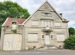 Maison Vente 4 chambres à Aulnoye-Aymeries - 96 300 € Maison Aulnoye-aymeries 8 pièce(s). Maison Aulnoye-aymeries 8 pièce(s) Maison Bourgeoise à rénover comprenant au rez-de-chaussée: entrée , bureau, salon-séjour, salle à manger, cuisine, semi-palier avec WC. A l'étage: palier desservant 4 chambres dont une avec accès salle de bain. Grenier aménageable. 3 caves. Garage. Terrain. CC Gaz.