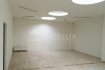 Bureau Location à Luxembourg-Centre ville - 3 100 € Sigelux Real Estate vous propose à la location ce vaste local, au rez de chaussée, situé en centre-ville, L-2163 Luxembourg 24, avenue Monterey.
Surface totale de 165m2
- 1 grand hall d’entrée de +/- 45m2, avec de nombreux rangements encastrés
- 1 bureau indépendant de +/-17m2
- 1 grand open space de +/- 63m2
- Kitchenette
- 1 toilette séparée avec lavabo
- Porte sécurisée
- chauffage au gaz
- sols carrelage
Ce local idéalement situé en centre-ville, offre de par sa surface et son agencement, la possibilité d’y installer 8 à 10 postes de travail minimum.
Sa localisation est à proximité de tout commerces, restaurants, transports en communs (Hamilius) administrations, parc …
Idéal pour une société souhaitant s’implanter à Luxembourg-ville, ou recherchant plus d’espace pour ses collaborateurs tout en restant au centre-ville.
Disponibilité à convenir
Loyer : 3.100.-€
Adresse : 24, avenue Monterey L- 2163 Luxembourg
Pour plus de renseignement mou un RDV contactez : SIGELUX : 46 71 31 ou info@sigelux.lu