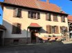 Appartement Mulhausen 3 pièces. Situé au coeur du village de Mulhausen, venez découvrir  ce beau 3/4 pièces, au premier étage d'une maison de caractère.
Le bien comprend une entrée, une cuisine équipée indépendante, un salon/séjour, deux belles chambres et un bureau.
Une cave et un parking couvert dans la cour viennent compléter le bien.
Loyer : 776 EUR par mois charges comprises dont 140EUR par mois de provisions sur charges (chauffage fioul compris-régularisation annuelle)
Dépôt de garantie : 636EUR
Honoraires charge locataire : 662,40 EUR TTC dont honoraires état des lieux charge locataire : 90EUR TTC