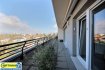Penthouse Vente 3 chambres à Metz-Queuleu - 495 000 € EXCEPTIONNEL PENTHOUSE A QUEULEU F5 !
Vous rêvez d’un penthouse unique sur Queuleu, vous situer au-dessus de la vie urbaine, de jouir d’une terrasse sans vis-à-vis,
d’avoir une vue d’exception, un panorama allant du futur hôtel STARCK, au centre POMPIDOU, jusqu’à la Cathédrale Saint Étienne,
un horizon privilégié sur les côtes de Moselle, un espace rare pour vous et votre famille, sans nuisances routières.
Nous vous invitons à découvrir sans attendre ce bien unique de 110 m² et sa terrasse panoramique de 30 m².
Espace salon séjour, cuisine, avec accès direct à la terrasse.
Idéalement situé à proximité du parc de Seille, de la gare SNCF,
des écoles, des transports en commun, des services, banques, poste,
des commerces et du centre Muse, de Pompidou et des Arènes..
A découvrir sans attendre
L'appartement familial idéal de par sa situation, sa fonctionnalité et ses volumes.
Au dernier étage, traversant, terrasse et pièces à vivres orienté sud, sud-ouest.
L’espace nuit est coté nord sans vis-à-vis, sans circulation routière donnant sur un espace paysager.
Tous les avantages d'une maison individuelle, sans aucun inconvénient.
Vous disposerez coté jour d’un accueil avec dressing, desservant l’appartement,un salon séjour et une cuisine équipé indépendante avec double accès.
Un espace de 56 m² magnifié par les grandes baies vitrées ouvrant directement sur la terrasse panoramique filante, sans vis-à-vis,
La cuisine dispose d'un équipement complet.
Du cuisinier en herbe au plus fin des cordons bleus, tous seront séduit.
Un WC indépendant.
Vous aurez plaisir à recevoir dans ce bien, votre famille et vos amis.
Coté nuit, vous disposerez de 3 chambres dont une avec sa pièce d’eau, vasque, douche et WC privé.
Une grande salle de bain indépendante avec baignoire balnéo,
superbe douche à l’italienne et double vasque.
Deux parkings privés dans le garage de l’immeuble et une cave indépendante complète l’ensemble.
CHAUFFAGE AU SOL BASSE TEMPÉRATURE, DOUBLES VITRAGES, VOLETS MOTORISES, ACCÈS SÉCURISES,
ASCENSEUR AVEC ACCÈS DIRECT AU GARAGE.
UN BIEN RARE A DÉCOUVRIR SANS ATTENDRE !
Charge mensuelle 160,-€
Taxe foncière 1400,-€
Honoraires d'agence à la charge du vendeur.
VISITE SUR RDV 7 JOURS SUR 7
RENSEIGNEMENT 06.30.55.11.48
Capt’Immo 3%
Votre solution Immobilière !
Moins d’honoraires !
Conseils et services en plus !
ESTIMATIONS EXPERTES GRATUITES EN 48H !
Si vous avez un bien à vendre, l’équipe Capt’Immo 3%
est à votre entière disposition pour vous conseiller,
pour réaliser une estimation experte en 48h, et mettre
tout son savoir-faire en vue d’une commercialisation
professionnelle, rapide de votre propriété, appartement, locaux commerciaux.
AVEC DES HONORAIRES ET SERVICES HYPER-COMPÉTITIFS DE 5000,- A 15000,-€ AU MAXIMUM.
Pour tout renseignement complémentaire et demande,
veuillez nous contacter au 03 87 167 167
ou par E-mail : mark-com@live.fr