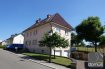 Appartement Vente 2 chambres à Alzingen - 595 000 € À 5 min du Centre Ville de Luxembourg et pourtant vue sur la campagne, cet appartement Rez-de-Jardin est idéal pour profiter du calme et de la nature. L'immeuble qui abrite que 2 unités, un appartement rez-de-jardin et un duplex au 1er et 2ième étage, a été construit en 1992.L'appartement de 86 m2 bénéficie d'une très grande terrasse et d'un jardin privé lequel on accède aussi bien du living que par la cuisine.Au sous-sol: Garage fermé, buanderie privé, caveAu rez-de-chaussée: hall avec Vidéophone, WC sép.avec fenêtre, living avec cheminée, cuisine mi-ouverte et entièrement équipée, deux chambres à coucher (14 et 12 m2), salle de bain avec douche et baignoire, WC et lavabos, fenêtre.L'appartement comme tout l'immeuble sont parfaitement entretenus.Disponibilités: fin 2017Ref agence :103332