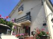 Maison Vente à Plombières-les-Bains - 130 000 € PLOMBIERES LES BAINS Maison comprenant au RdC : entrée, véranda, cuisine équipée, séjour-salon, une cave. Au 1er Etage : 3 chambres, 1 salle de douche, 1 WC. Au 2ème Etage : 1 chambre légèrement mansardée. 1 garage double accès. Terrain : 800m².