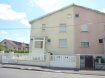 Maison jumelée Vente 3 chambres à Longwy - 164 000 € Quartier BEL ARBRE, coquette maison jumelée T5 sur environ 4 ares.
RDC : Entrée par véranda isolée, hall, WC, dégagement cuisine entièrement équipée accès direct au séjour-salon
1er étage : hall de nuit desservant trois chambres sur plancher très bien entretenu, salle de bains avec grande douche, WC lavabo sur colonne.
Combles aménageables au dessus
S/SOL : buanderie avec douche, garage 1 voiture + 2 caves
Cette maison datant des années 60 a été très bien entretenue intérieur et extérieurs. Beau jardin avec barbecue. Façade en très bon état
Très peu de travaux à prévoir.