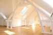 Appartement Location 1 chambre à Luxembourg-Centre ville - 2 200 € Sigelux Real Estate vous propose à la location cet appartement entièrement rénové en 2017.
Situé en plein centre-ville, L-1368 Luxembourg 5, rue du Curé, au 4éme et dernier étage d’un bel immeuble d’époque.
Surface habitale de +/- 85m2
- hall d’entrée,
- spacieuse cuisine équipée ouverte, avec de nombreux rangements
- un salon séjour de +/- 60m2
- 1 chambre sous les toits de +/-13 m2
- salle de douche avec 2 lavabo,
- une toilette séparée
- raccordement machine à laver
- climatisation
- chauffage au gaz de ville
- fenêtres en double vitrage et volets électriques
- ascenseur et visiophone
Les sols sont en parquet et carrelage.
Cet appartement de par ses nombreux puits de lumière offre une excellente luminosité, et les poutres apparentes en font tout son charme.
Sa situation en plein centre-ville est idéale pour un jeune couple, à proximité des restaurants, commerces…. Les transports publics sont accessibles en quelques minutes à pied pour vous conduire au Kirchberg, à la gare…
DISPONIBLE DE SUITE
Loyer: 2200 euros
Charges : 300 euros
Pour plus de renseignement ou un Rendez-Vous pour visiter contactez :
SIGELUX : 46 71 31 ou info@sigelux.lu
Caractéristiques