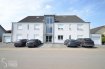 Appartement Vente 1 chambre à Perl - 295 000 € L'agence immobilière Christine SIMON Sàrl vous propose en exclusivité ce très bel appartement dans une Résidence très soignée à 12 unités avec ascenseur construite en 2007 à Perl-Besch.L'appartement situé au 3ème étage sous comble avec environ 71m2 habitable, se compose comme suit:cuisine équipée double séjour donnant sur le balcon de 10 m2, débarras de 4 m2, chambre à coucher avec coin dressing, salle de douche (douche à l'italienne, WC, lavabo, fenêtre).Côté technique: carrelages aux sols, fenêtres en PVC double vitrage avec volets roulants, chauffage central au mazout, antenne satellite, parlophone.Loyer mensuel: 650 €Charges mensuelles: 275 € Emplacement extérieur et une cave privative de15 m2.Dans les parties communes: buanderie, local à vélos et local à poubelles.Disponibilité de l'appartement: à l?acte notarié de vente.L'appartement est en parfait état.La Résidence et ses alentours sont très soignés. Arrêt de bus, commerces, médecins, écoles à proximités.Si vous êtes intéressés à visiter, contacter l'agence par téléphone au 26 53 00 30 1 ou par eMail info@christinesimon.lu.Nous sommes en permanence à la recherche d'appartements, maisons ou terrains en location ou en vente pour nos clients solvables.La commission de vente de 3,57% + TVA.Die Immobilienagentur Christine SIMON Sàrl bietet exklusiv diese schöne 2 Zimmer Wohnung in einer sehr gepflegten Residenz mit 12 Wohneinheiten und Aufzug aus dem Jahr 2007 in Besch (Gemeinde Perl) zum Kauf.Die Wohnung mit einer Wohnfläche von ca. 71 m2 befindet sich im 3. Obergeschoss, dem Dachgeschoss, des Gebäudes. Sie teilt sich wie folgt auf:Offene Einbauküche mit Wohn-Essbereich und Zugang zum Balkon von 10 m2, Abstellraum von 4 m2, 1 Schlafzimmer mit Ankleidenische, Duschbad mit begehbarer Dusche, WC, Waschbecken und Fenster.Ausstattungsmerkmale: geflieste Böden, doppelverglaste Fenster in PVC mit manuellen Rollläden, SAT-Antenne, Gegensprechanlage, zentrale Ölheizung.Aussenstellplatz und Kellerraum (15 m2) zur Alleinnutzung. Hauswirtschaftsraum, Fahrradkeller und Müllraum zur Gemeinschaftsnutzung.Mieteinnahmen monatlich: 650 €Wohnnebenkosten monatlich: 275 €Verfügbarkeit der Wohnung: bei Notarvertrag.Die Wohnung befindet sich in einem tadellosen Zustand.Die Residenz und ihre Aussenanlagen sind sehr gepflegt.Bushaltestelle, Einkaufsmöglichkeiten, Ärzte und Schulen in der nahen Umgebung.Bei Interesse oder Besichtigungswunsch kontaktieren Sie die Agentur per Telefon: +352 26 53 00 30 1 oder per Email: info@christinesimon.luWir sind unentwegt auf der Suche nach neuen Immobilienobjekten für unsere solventen Kunden.Die Maklercourtage beträgt 3,57 % + Mwst.