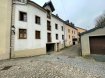 Découvrez cet appartement à vendre à Larochette, Luxembourg, proposé exclusivement par NEWGEST S.A R.L. 

Détails de la Propriété:
Ce spacieux appartement de 84.74 m², construit en 1966, offre trois chambres confortables et une salle de douche moderne. Situé dans un immeuble de trois étages, il est équipé d'une cuisine séparée et fonctionnelle, idéale pour les amateurs de cuisine. De plus, ce bien bénéficie d'une buanderie privative, créant ainsi un espace pratique pour tout besoin de rangement supplémentaire. Vous apprécierez la place de parking intérieur, pratique pour stationner votre véhicule en toute sécurité. Le chauffage au fioul assure un confort thermique affirmé. Le bien est classé D en efficacité énergétique et en isolation thermique, attestant de sa conformité énergétique correcte.

Services à Proximité:
L'appartement se situe dans un quartier convivial de Larochette, offrant une atmosphère calme et familiale. Vous y trouverez des établissements éducatifs de qualité ainsi que des options variées pour le shopping et la restauration. Les espaces verts et installations récréatives vous invitent à profiter de la nature environnante, tandis que les infrastructures de santé et de transport garantissent une vie pratique au quotidien. 

Ne manquez pas cette opportunité! Planifiez une visite dès maintenant en nous contactant via le formulaire de contact ou par téléphone.